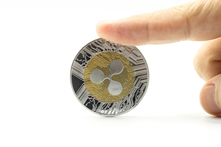 XRP Holds Key Support Despite Mixed Technical Signals and Market Consolidation